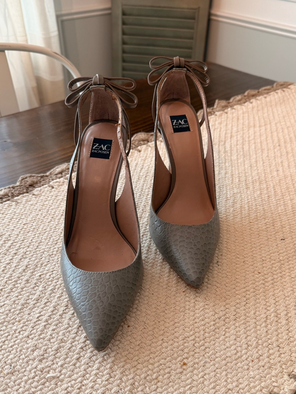 ZAC Zac Posen Grey Croc Embossed high heels with a bow Sz 8 M